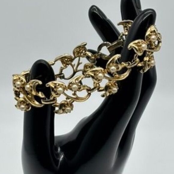 Vintage Bracelet Gold Tone Figural Vines and Leaves Faux Pearls Centers Unsigned - Picture 4 of 13